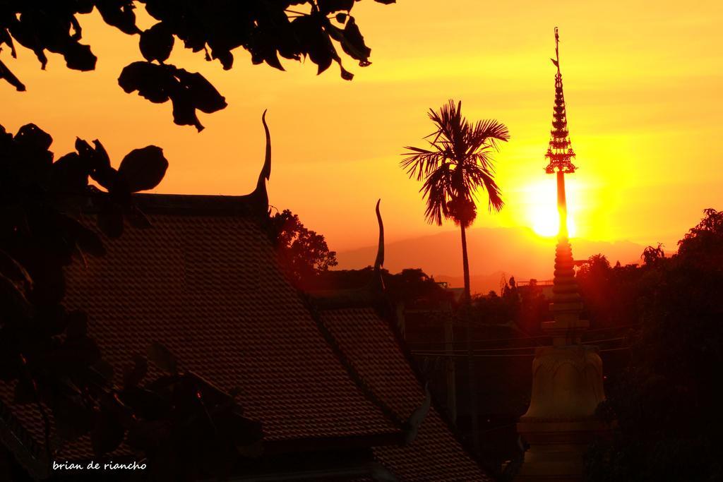 Neo Court Hotel Chiang Mai Buitenkant foto